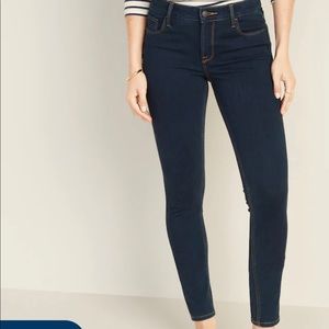 7/24 Old Navy Rockstar High Rise Super Skinny Jean